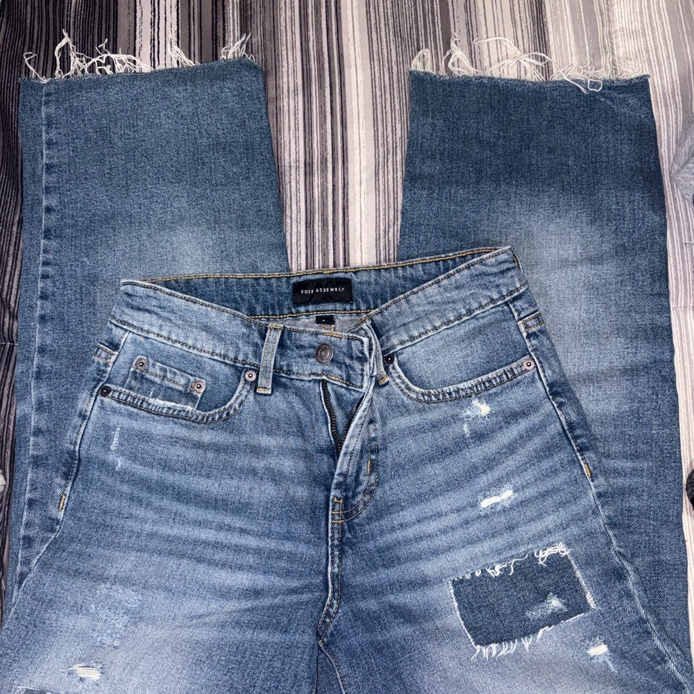 Free Assembly Women's Blue Straight-Leg Distressed Jeans